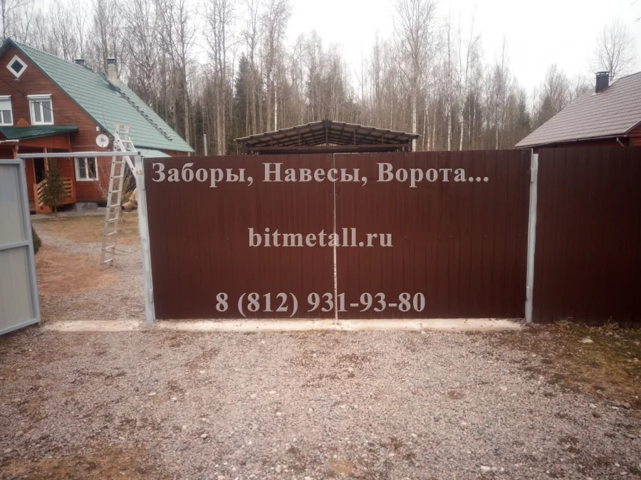 Лужский район. Навес (металлочерепица), ворота с калиткой.