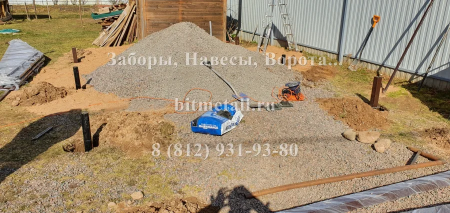 Лужский район. Навес (металлочерепица), ворота с калиткой.