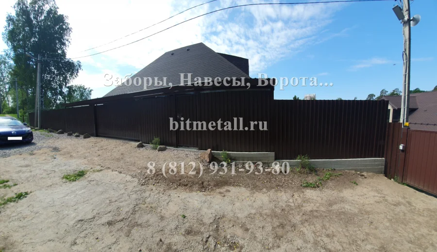 Забор из профнастила, подвесные ворота, калитка, навес