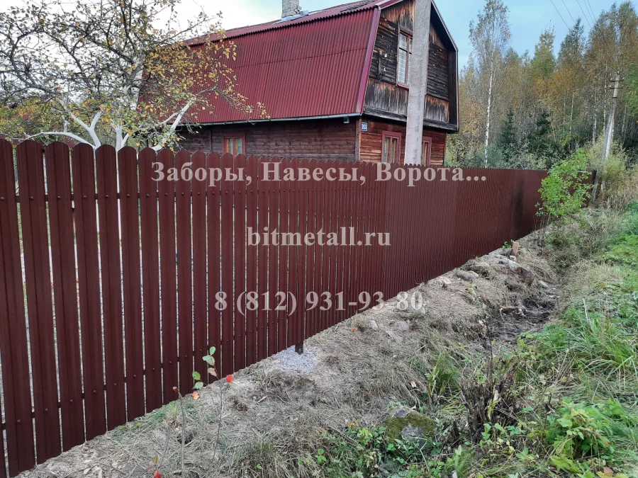 Забор, ворота и калитка из коричневого евроштакетника