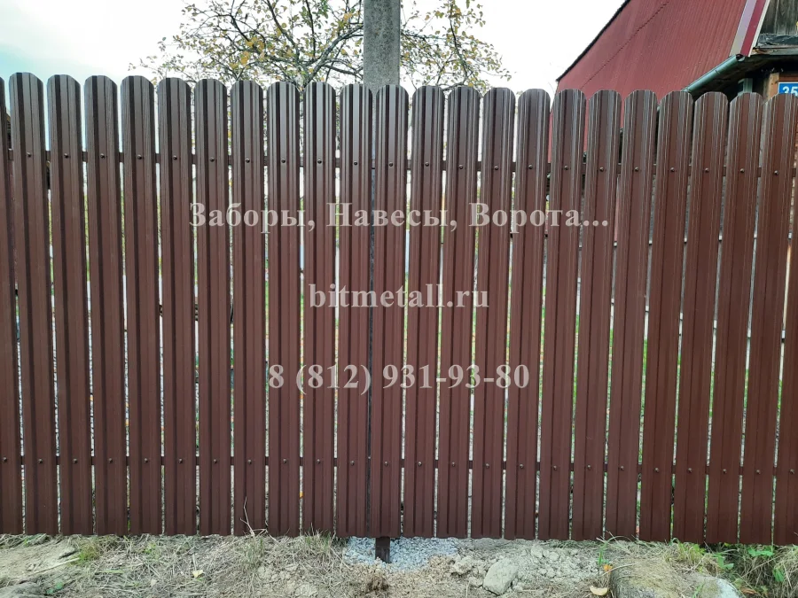 Забор, ворота и калитка из коричневого евроштакетника