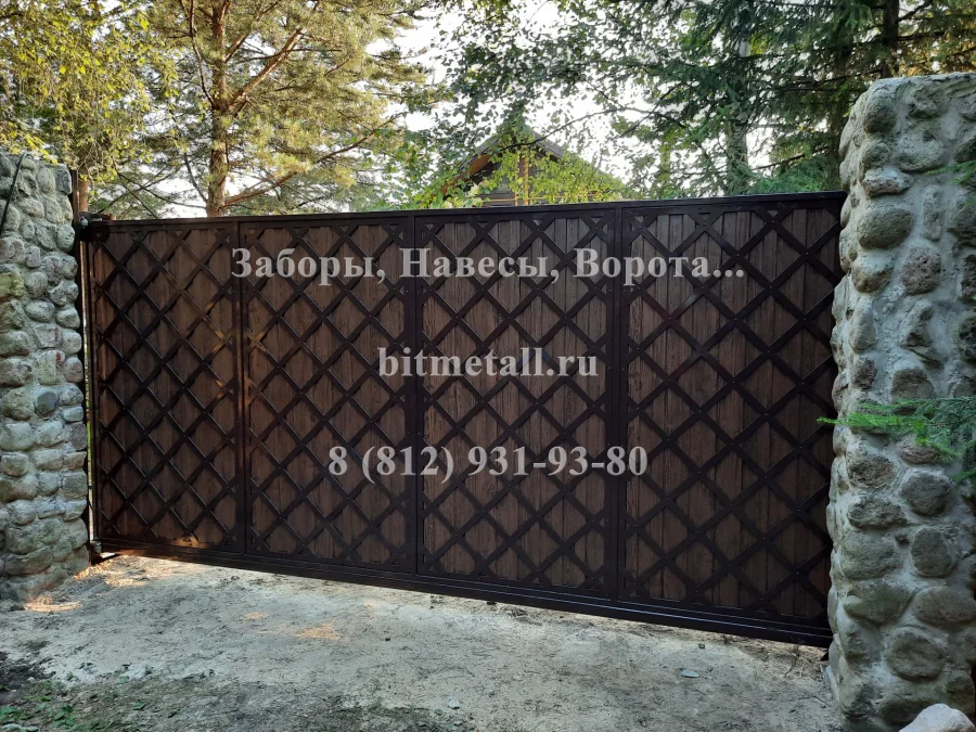 Ворота в средневековой тематике. Сосновый бор