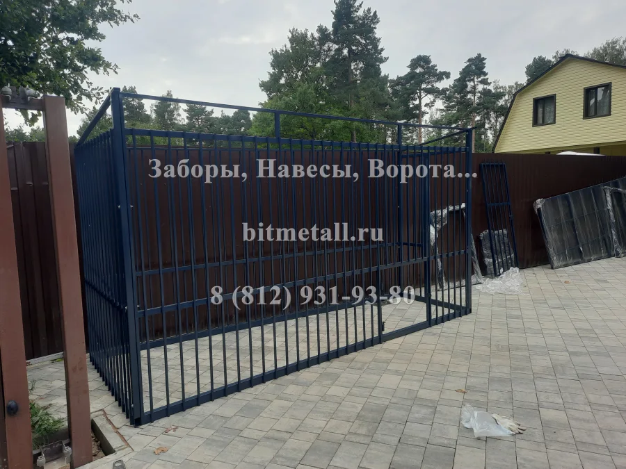 Вольер с монолитным поликарбонатом. Вырица